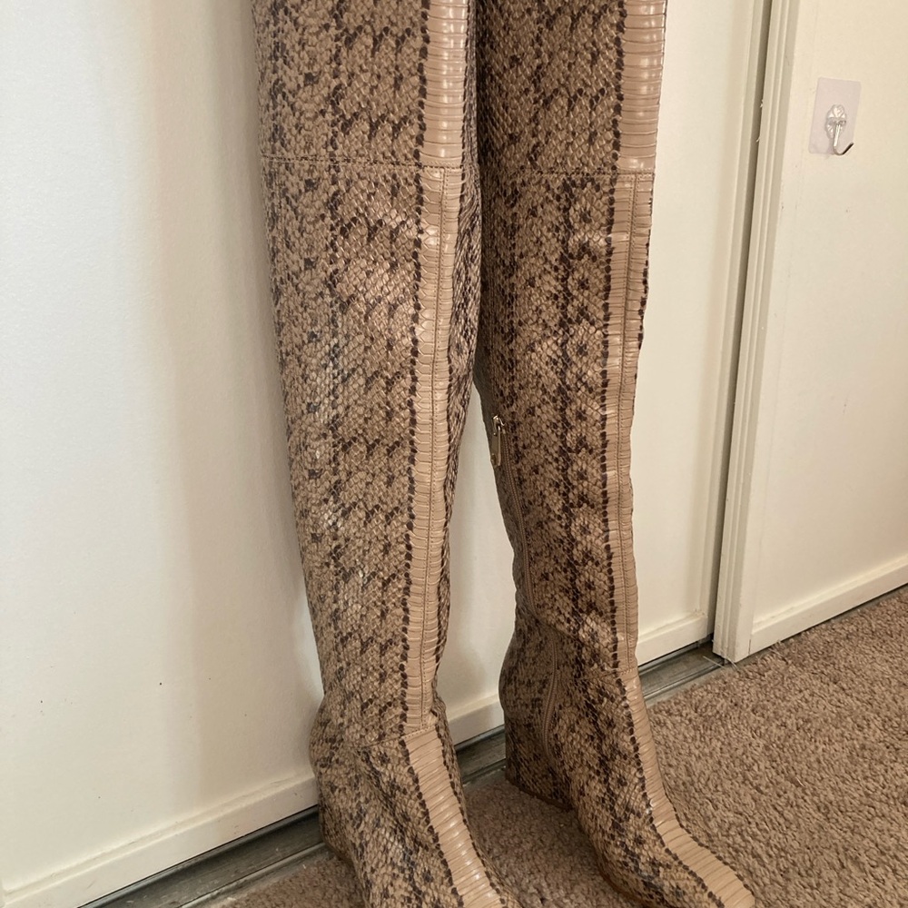 Chic Snakeskin Patterned Knee-High Boots